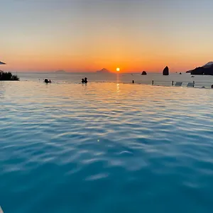 Therasia Sea And - The Leading Of The World Hotell